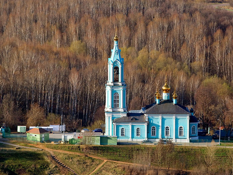 За жизнь мужчины, упавшего с восьмиметровой высоты, борются медики