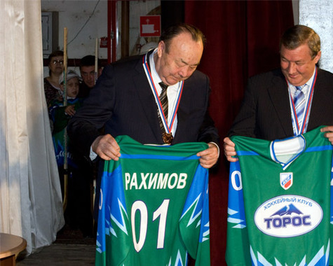 Первый президент Башкирии стал почетным игроком «Тороса»