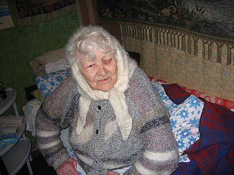 Власти Егорьевского района через суд выселяют 89-летнюю женщину из ее дома в убогую квартирку, чтобы отчитаться об “отдельном жилье для ветеранов”