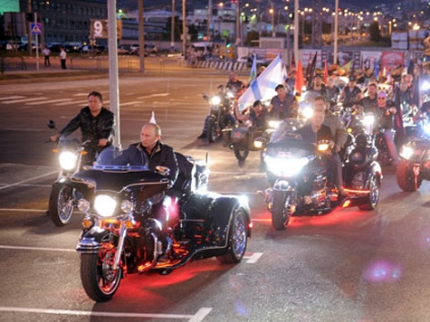 На байк-шоу в Новороссийске премьер приехал на трехколесном мотоцикле