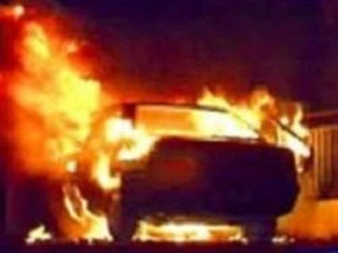 Из мести попытались сжечь дотла автомобиль два жителя столицы