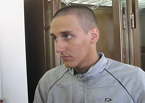 Сводный брат известного молодого актера Артура Смольянинова был взят под стражу в пятницу вечером в Черемушкинском суде Москвы