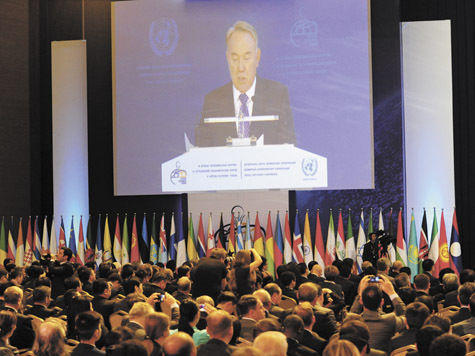 «Не убитый» мировой кризис, мусор как «ценный экономический ресурс» и прочие чудеса казахстанского форума 