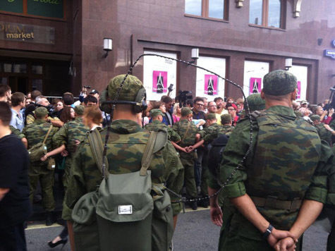 Сторонники Навального устроили многочасовую акцию протеста в центре столицы