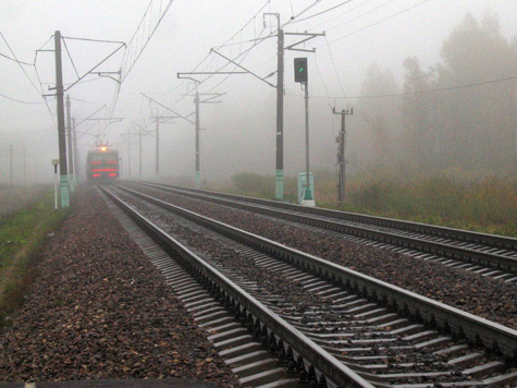 Медведев пообещал прекратить субсидирование пригородных поездов