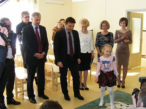 Открывать дверцу в сказку для дошкольников приехал сам губернатор Подмосковья