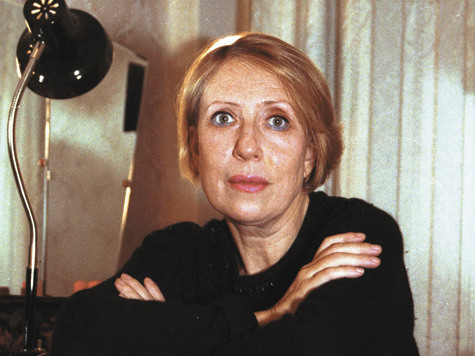 С переломом обеих рук угодила в среду в больницу народная артистка СССР Инна Чурикова после того, как упала в своем родном театре «Ленком»