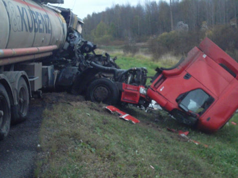 Авария с участием несколько автомобилей произошла накануне на трассе в Вологодской области (ФОТО)