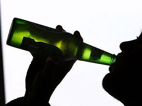 Уличным грабежом решил в воскресенье добыть себе мобильный телефон 33-летний страж порядка из центра охраны объектов высших органов власти МВД России