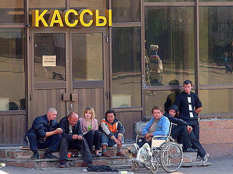 Банду бомжей, промышлявших торговлей людьми, задержали в ночь на среду оперативники на Ярославском вокзале столицы. 