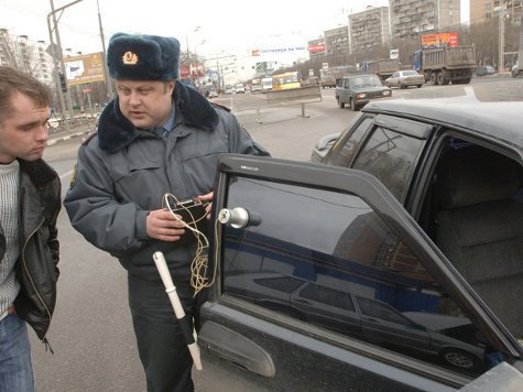 Проверять затонированные стекла на машинах сможет любой гаишник, а не только специально обученный автоинспектор технического надзора