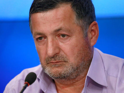 Фотографии погибшего сына показал на пресс-конференции его отец Абдулбаки Тодашев