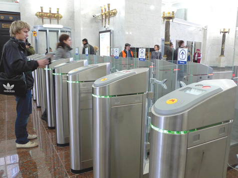Одна банковская карта заменит все проездные на метро или автобус