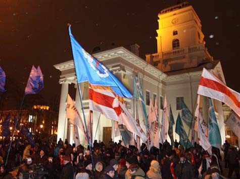 100 тысяч человек вышли на площадь Независимости в Минске