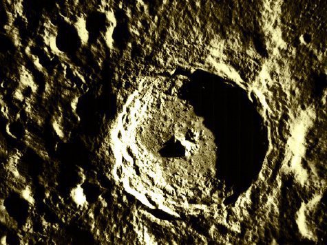 Ученые обнаружили следы вулканической активности в лунном кратере Тихо