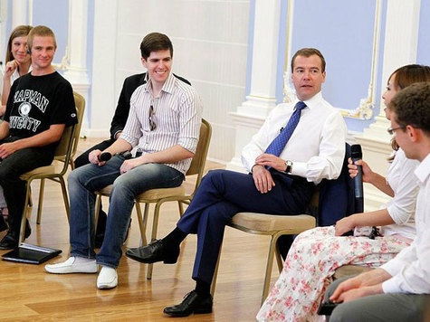 Участники образовательного форума «Селигер» встретились с Дмитрием Медведевым.