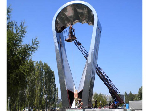 Сергей Колиух проверил ход строительства парка возле Академии искусств