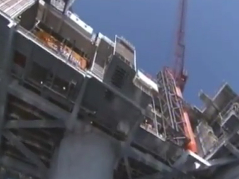 «Гринпис» атаковал российскую нефтяную платформу в Печорском море
