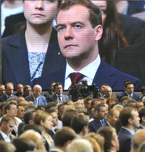 Медведев о дебатах и Путин о халве
