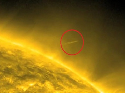 Комета-солнцескреб вошла в атмосферу Солнца и вопреки ожиданиям большинства ученых не сгорела