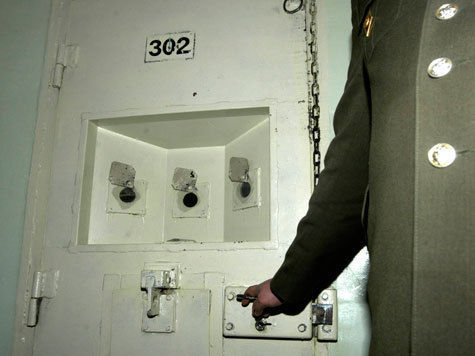 Пьяного тюремщика, сбившего четырех подростков в Подмосковье весной этого года, Фемида пожалела