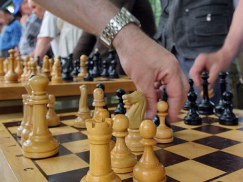 К лету в природных заказниках и парках города могут появиться специальные площадки для игры в шахматы и домино