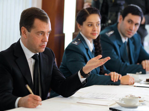 Налоговики будущего порадовали Медведева детскими стихами