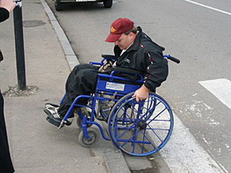 О том, как инвалиды пытаются «отобрать» у государства положенные им по закону коляски и памперсы

