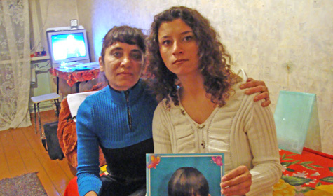 У русских беженцев, потерявших документы, забрали ребенка