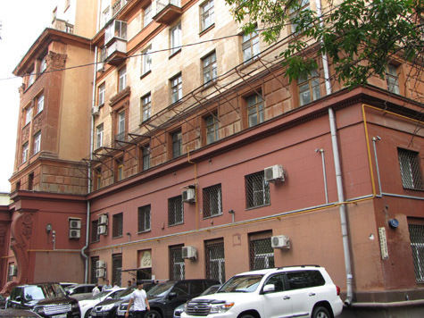 Подвалы дома, в котором проживала советская научная элита, превратились в офисы