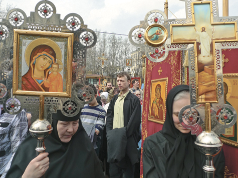 Только в Москве в нем приняли участие 65 тысяч верующих