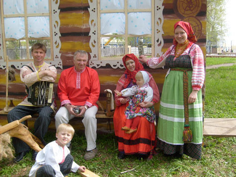 В вологодской глубинке живут семьи, чья жизнь связана с традициями национальной культуры и многовековым укладом русской жизни. 