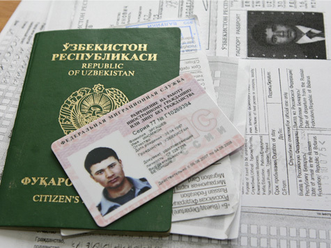 Липовые миграционные карты продавали гастарбайтерам руководящий сотрудник УВД подмосковного Серпухова и его подельник — студент столичного вуза