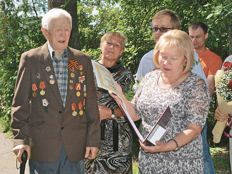 100-летний юбилей отметил 17 июля житель Одинцовского поселка Горки-2 Борис Рослов