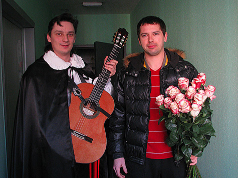 Восьмого марта москвичи поздравляют женщин с помощью серенад