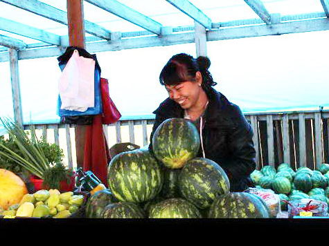 Крестьянское хозяйство Эм вновь радует горожан и гостей столицы изобилием овощей. 
