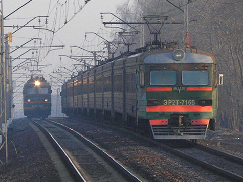 Катание на крыше вагона электрички на станции Царицыно закончилось плачевно для 15-летнего подростка