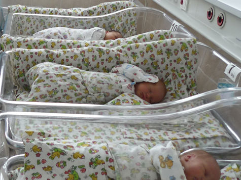 Если россияне не начнут рожать, их заменят иммигрантами и клонами