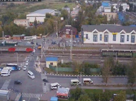 На щербинке поезд сбил машину. Смотреть фото На щербинке поезд сбил машину. Смотреть картинку На щербинке поезд сбил машину. Картинка про На щербинке поезд сбил машину. Фото На щербинке поезд сбил машину