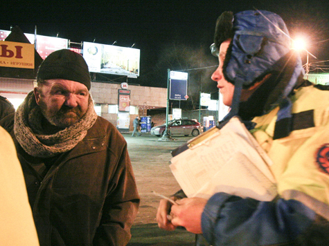 Корреспондент «МК» провел ночь на улице с бродягами 
