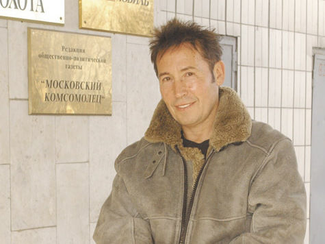 Исполнитель Анатолий Могилевский вернулся домой, чтобы дать сольный концерт.