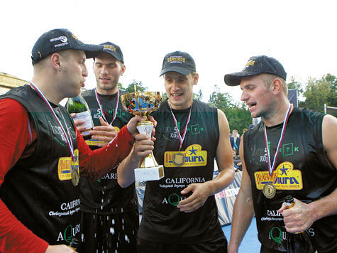 Восемнадцать команд со всех концов страны в День города собрались в Лужниках, чтобы узнать имя нового чемпиона России по стритболу