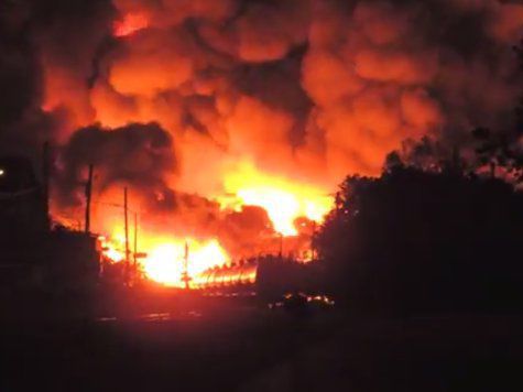 Тушить пожар в Канаде помогают американские пожарные