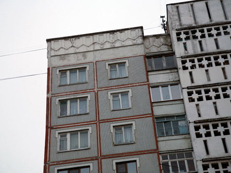 За выпавшим с 11-этажа малышом выпрыгнула в окно его бабушка в подмосковном Щелкове