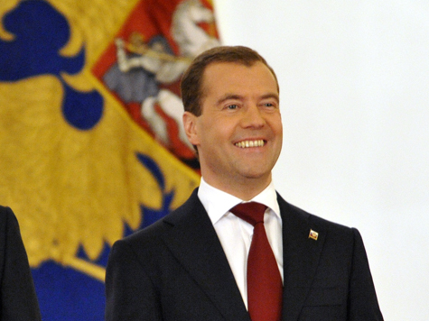 Медведев потребовал компьютеризации и действий «без оглядки на политические структуры»
