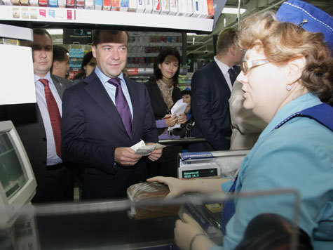 Перед дележом Баренцева моря президент проверил мурманские магазины
