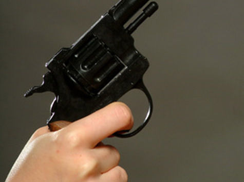 Сейчас во дворце находятся около 20 журналистов