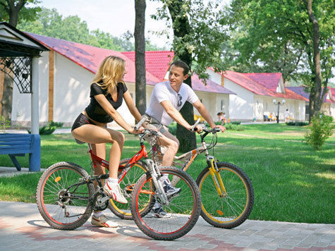 В Челябинске прошел массовый велосипедный квест, посвященный истории города.