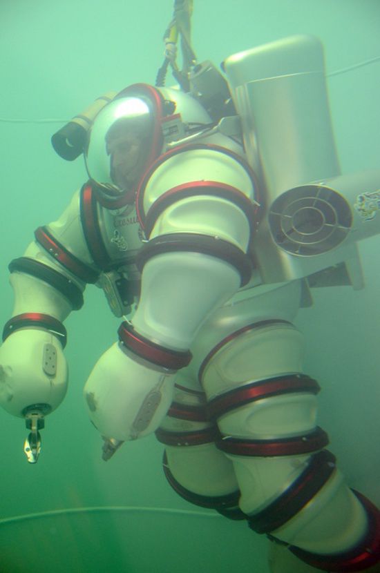 Первую проверку экзокостюма в рабочих условиях провели при починке подводного водопровода Нью-Йорка
