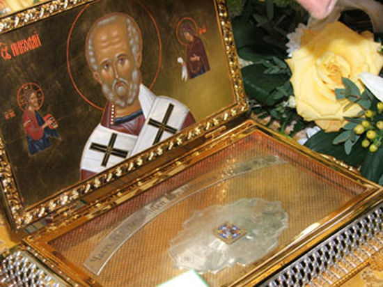 Поклонение «мощам» организовала Российская православная автономная церковь